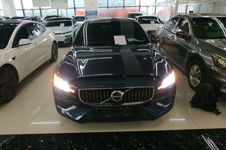 Used Volvo S60 2023 B4 Zhiyi Luxury Edition