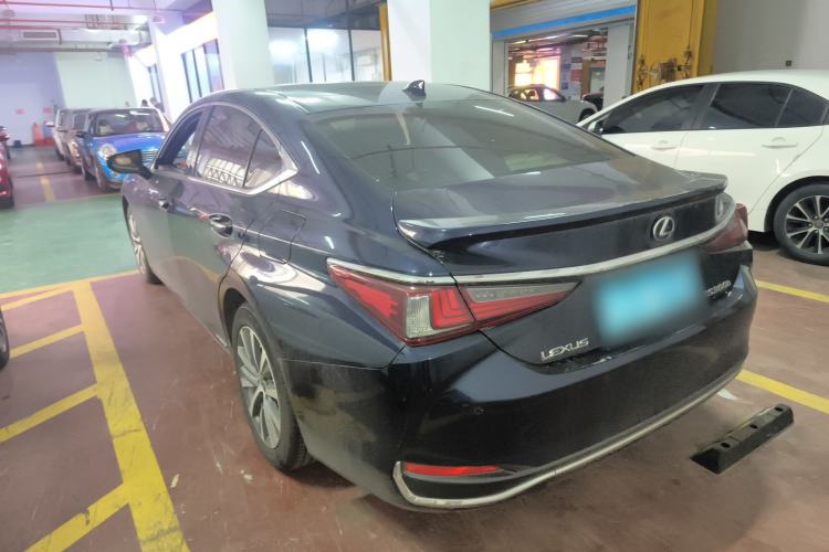 Used Lexus ES 2020 300h Premier Edition
