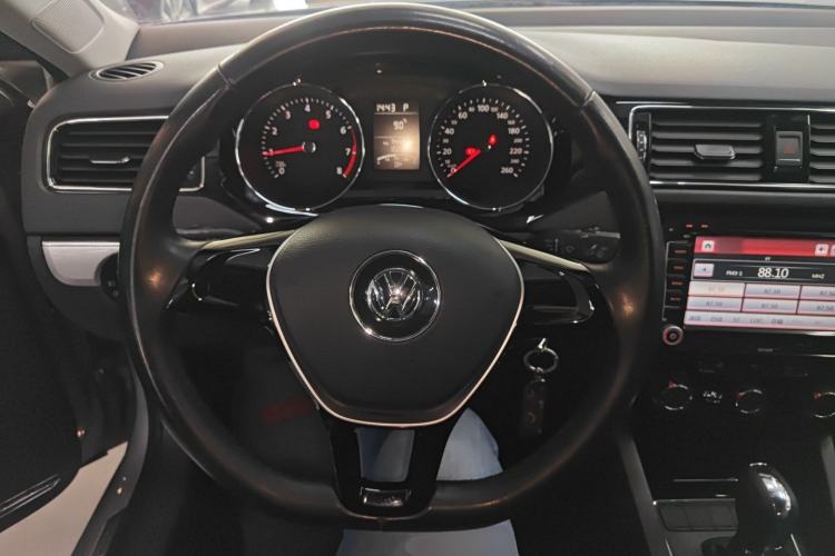 Used Volkswagen Sagitar 2015 1.6L Automatic Comfort Model
