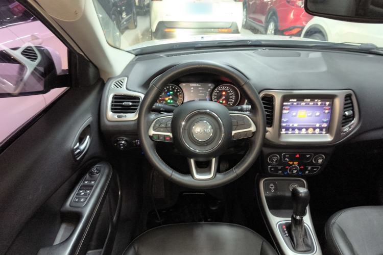 Used  Compass 2017 200T Automatic Family Edition
