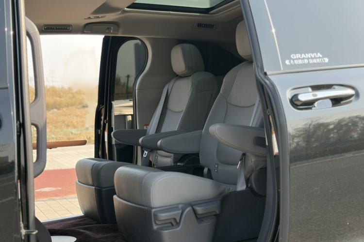 Used Toyota Granvia 2023 2.5L Hybrid Prestige PLUS Edition