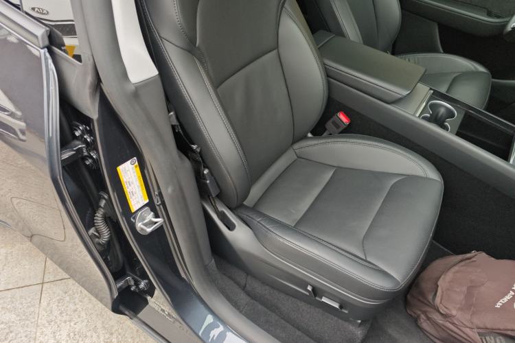 Used Tesla Model Y 2025 Long-Range All-Wheel-Drive Version