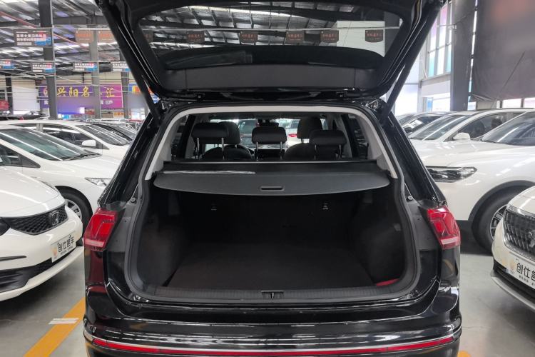 Used Volkswagen Tiguan L 2024 Outstanding Model 330TSI Automatic Two-Wheel Drive R-Line Dragon Glory Edition
