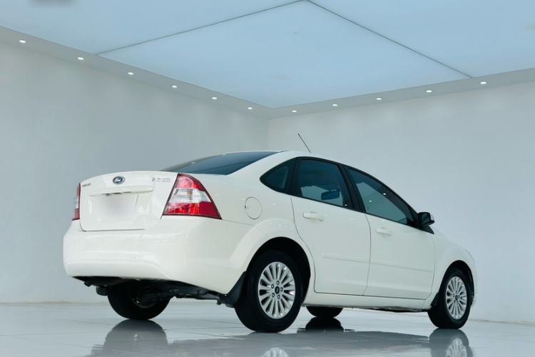 Used Ford Focus 2013 Sedan Classic 1.8L Automatic Fashion Edition