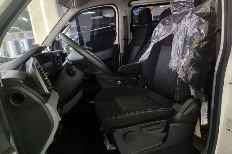 Used SAIC MAXUS Xintu V80 2023 2.0T Manual Classic Aoyuntong Long Wheelbase Mid-Height 6/7/8/9-Seater