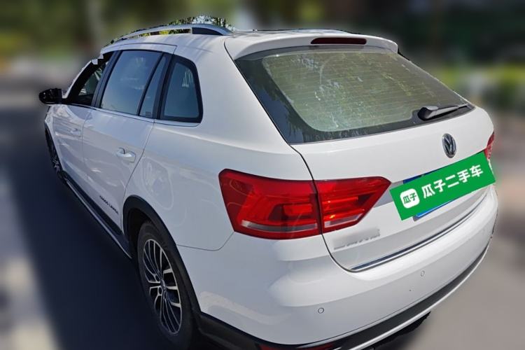 Used Volkswagen Cross Lavida 2014 1.6L Automatic
