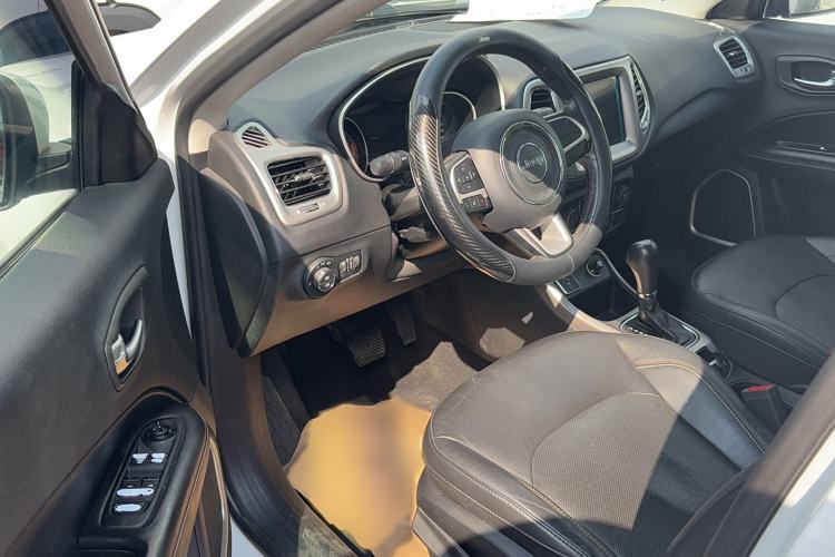 Used  Compass 2017 200T Automatic Family Edition
