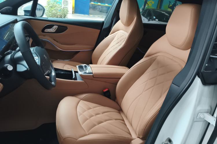 Used  R7 2022 Long-Range Advanced Edition