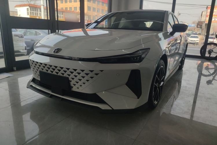 Used Changan UNI-V iDD 2024 Blue Whale Smart Electric iDD 136km ZhiKu Model