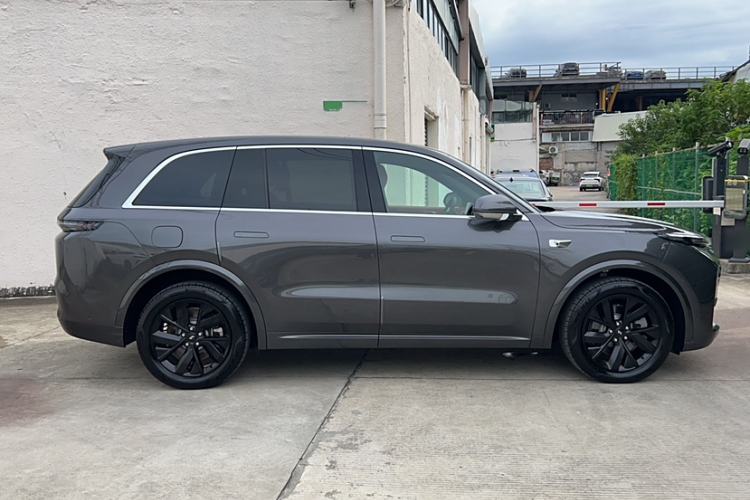 Used Li Auto L8 2023 Air model
