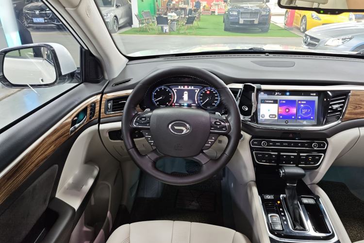 Used GAC Trumpchi GS8 2017 320T Two-Wheel Drive Luxury Smart Connectivity Version (7 Seats)