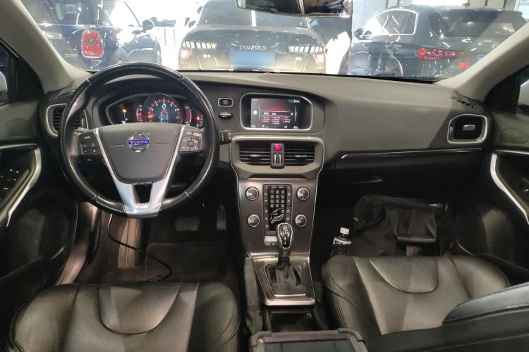 Used Volvo V40 2015 1.6T Zhiyi Edition
