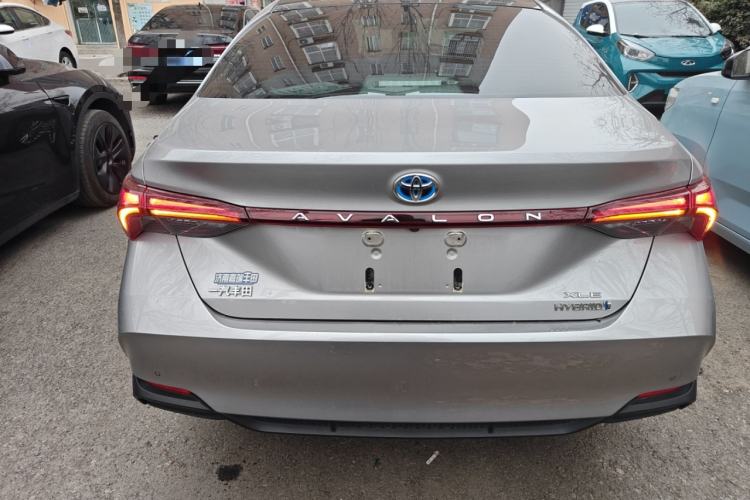 Used Toyota Avalon 2019 Dual-Engine 2.5L XLE Prestige Version China VI Standard

