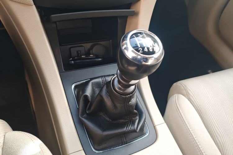 Used Suzuki Kizashi 2011 2.4L Two-Wheel Drive Manual Standard Edition
