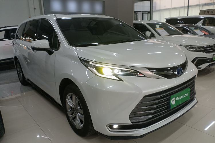 Used Toyota Sienna 2023 2.5L Hybrid Luxury Edition
