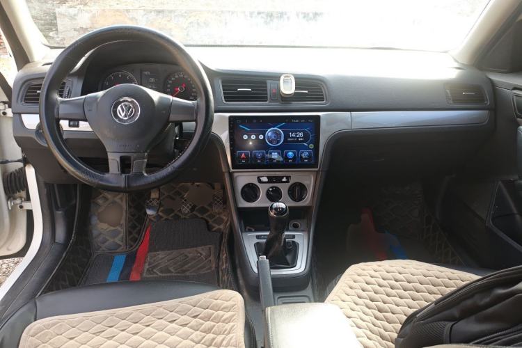 Used Volkswagen Gran Lavida 2013 1.6L Manual Fashion Model