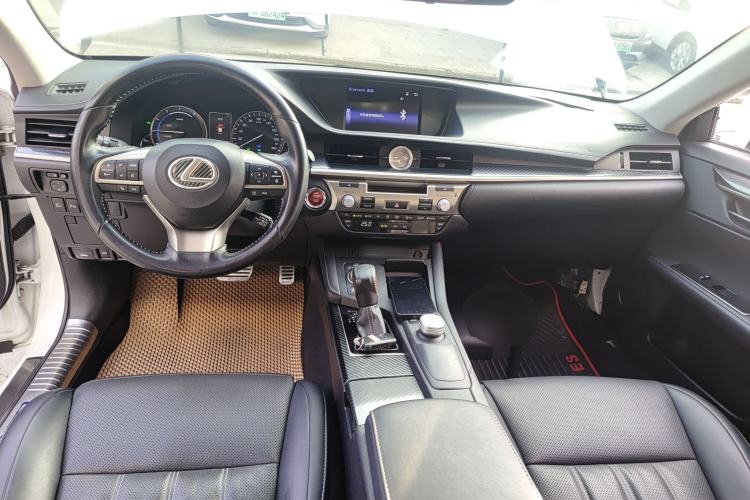 Used Lexus ES 2015 300h Comfort Edition
