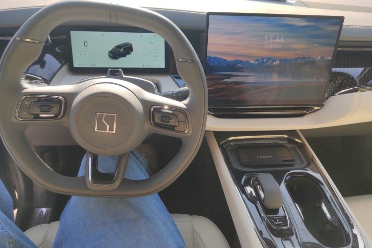 Used Zeekr 009 2024 7-Seater Aisle Version 108 kWh
