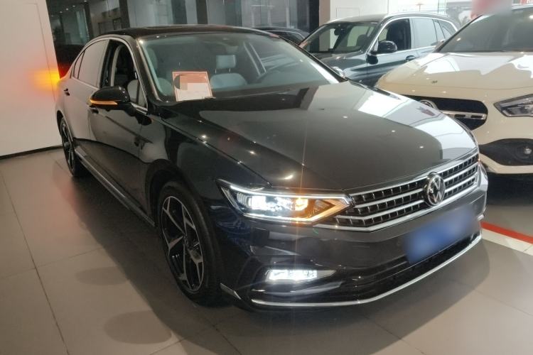Used Volkswagen Magotan 2025 Zhongxiang Version 330TSI DSG Luxury Edition
