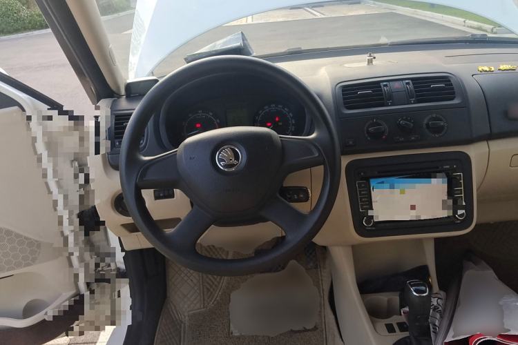 Used Skoda Fabia 2014 1.4L Automatic Crystal Edition
