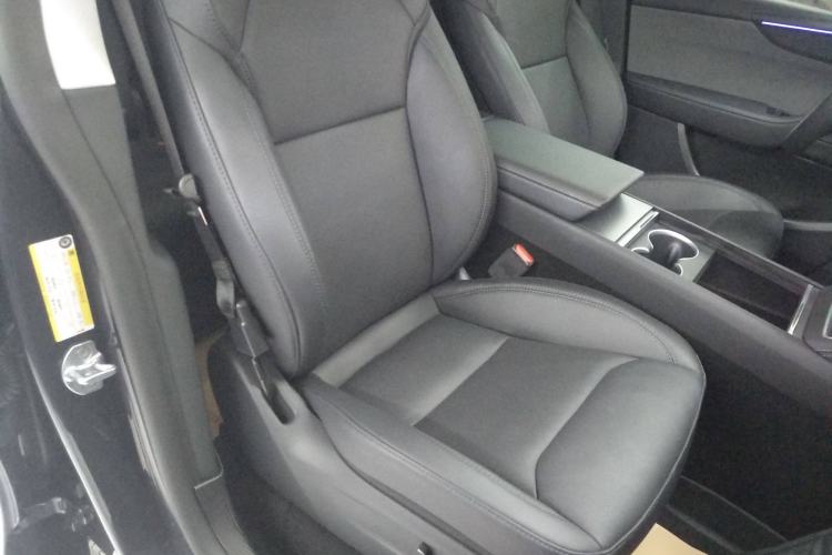 Used Tesla Model Y 2025 Rear-Wheel-Drive Version
