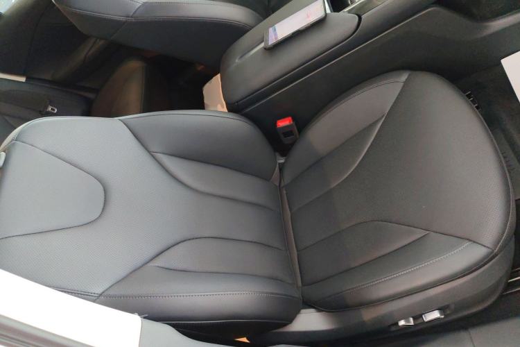 Used Hongqi E-QM5 2022 431 km Charge & Enjoy Edition
