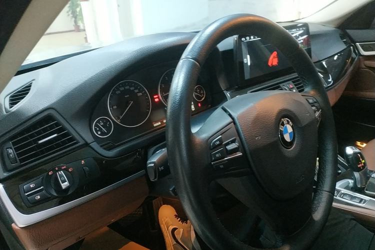 Used BMW 5 Series 2014 525Li Leading Model
