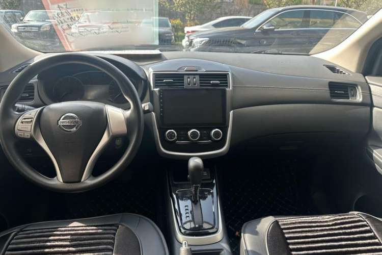 Used Nissan Tiida 2016 1.6L CVT Cool Dynamic Edition