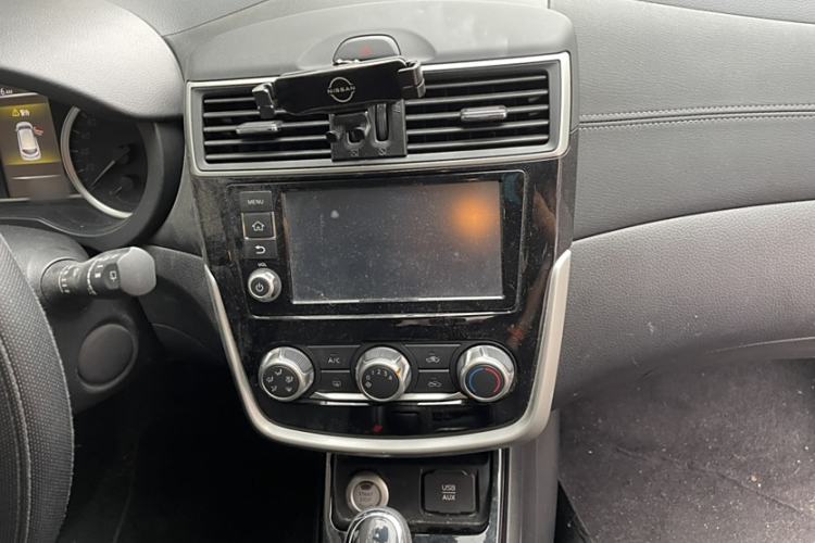 Used Nissan Tiida 2016 1.6L CVT Cool Dynamic Edition
