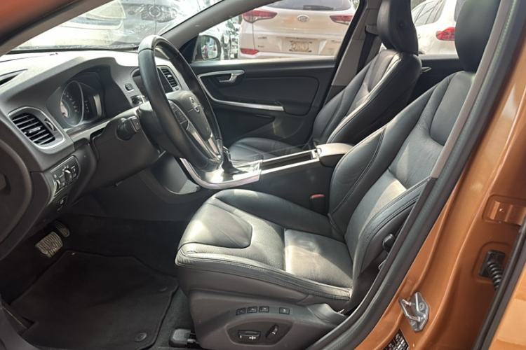 Used Volvo S60 2014 T5 Zhiyi Edition
