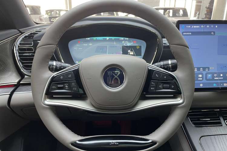 Used BYD Han 2024 DM-i Glory Edition 200KM Flagship Model
