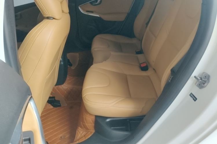 Used Volvo V40 2017 T3 Zhiyi Edition
