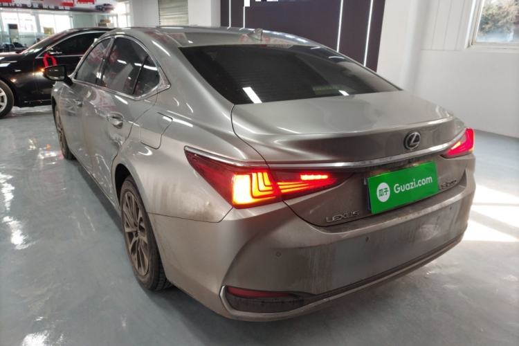 Used Lexus ES 2023 200 Excellence Edition
