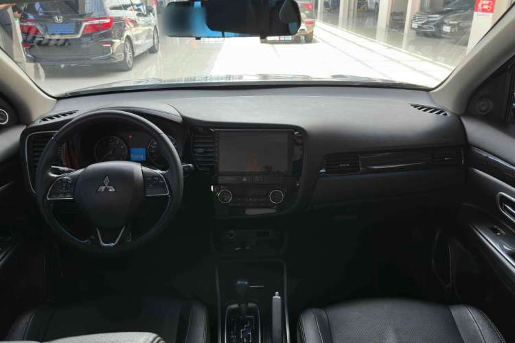 Used Mitsubishi Outlander 2018 2.0L Two-Wheel Drive Glory Edition 5 Seats
