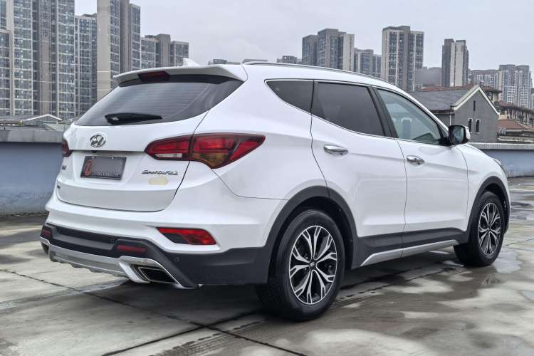 Used Hyundai Santa Fe 2017 2.0T Automatic Two-Wheel Drive Smart Version 7 Seats
