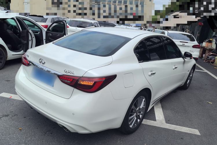 Used Infiniti Q50L 2018 2.0T Enjoyment Version China VI Standard
