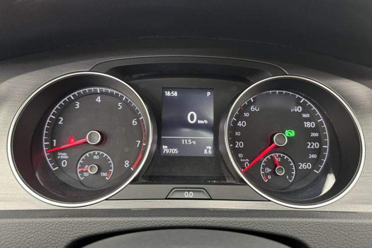 Used Volkswagen Golf 2016 230TSI Automatic Luxury Version
