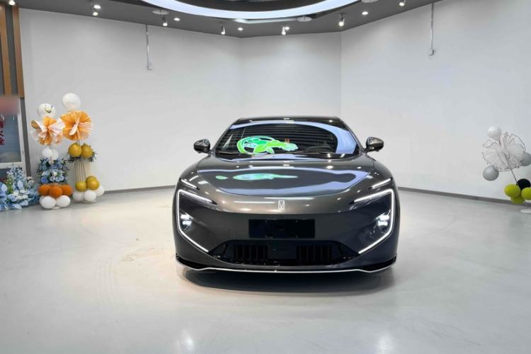 Used  12 2023 700 Three-Laser Rear-Wheel Drive Luxury Edition
