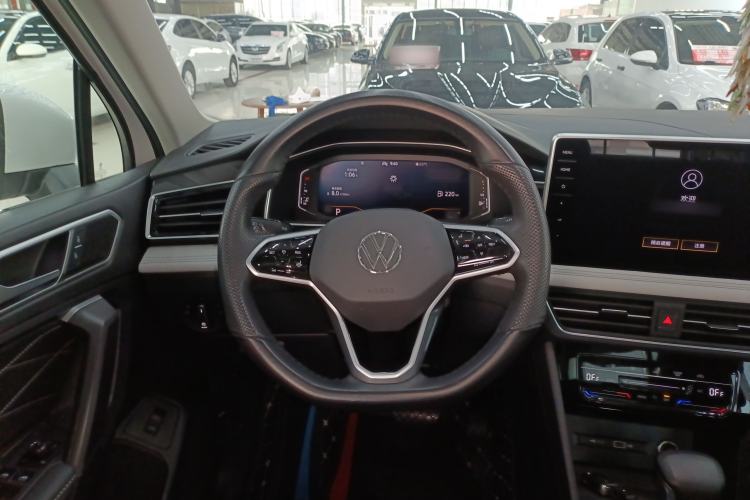 Used Volkswagen Tiguan L 2022 330TSI Automatic Two-Wheel Drive Smart Edition
