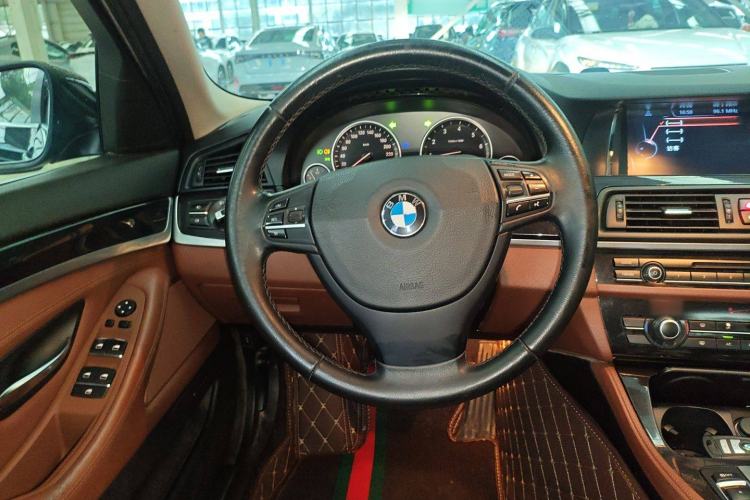 Used BMW 5 Series 2014 520Li Elegant Model
