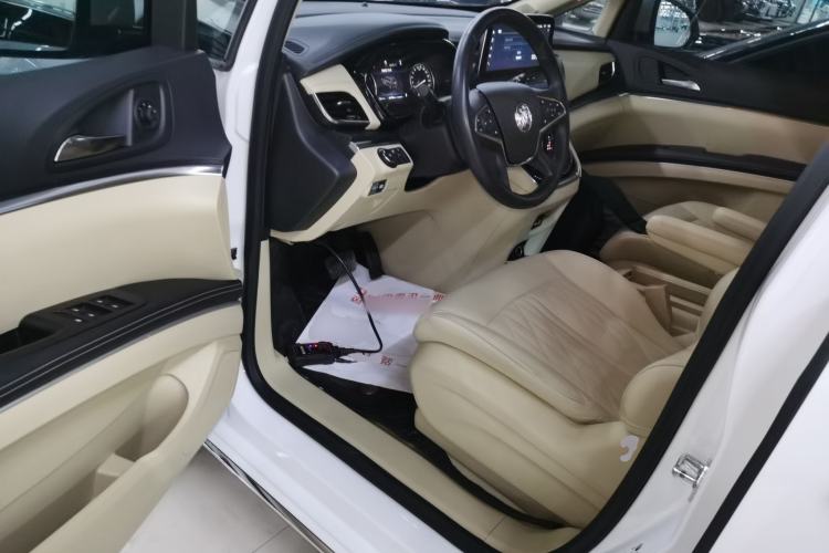 Used Buick GL8 2023 Facelifted Land Cruiser Executive Luxury Version
