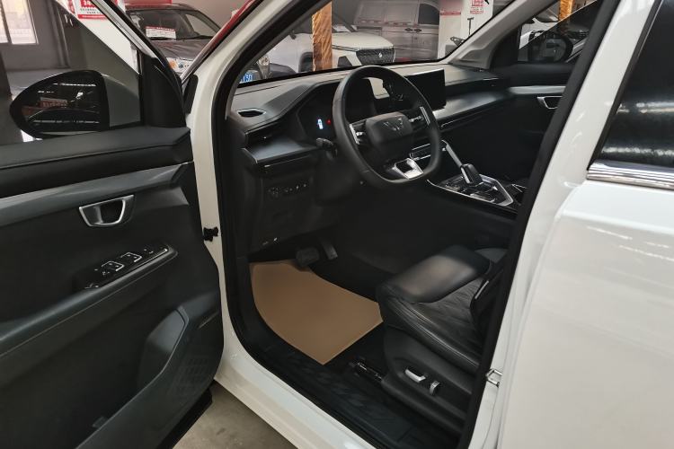 Used Wuling Asta 2022 2.0L DHT Electric-Speed Version
