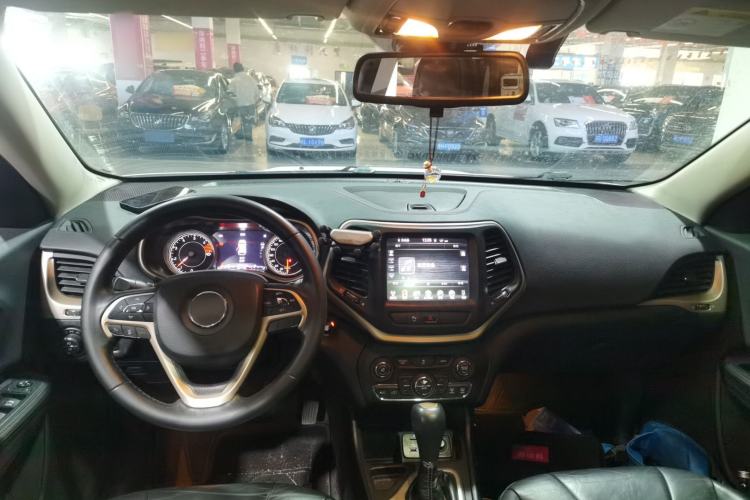 Used  Cherokee 2016 2.0L Superior Edition
