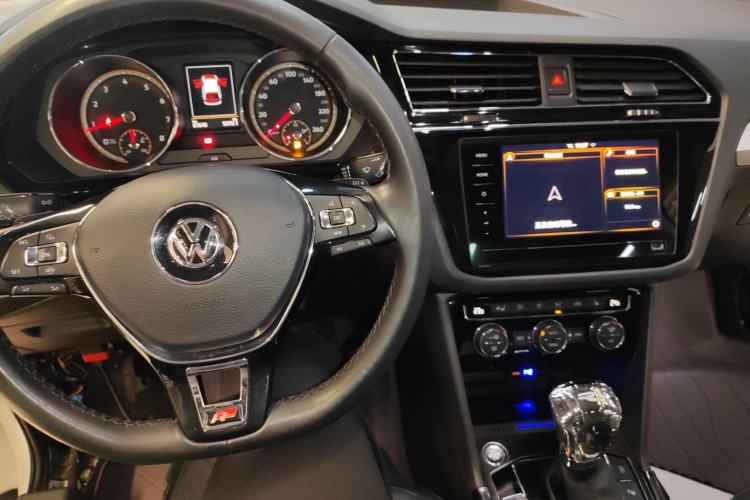 Used Volkswagen Tiguan L 2020 330TSI Automatic Two-Wheel Drive Smart Luxury Edition China VI Standard
