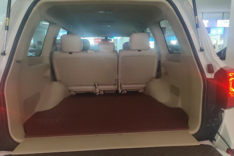 Used Toyota Land Cruiser 2015 4.0L VX-R 8-Seater Middle East Version
