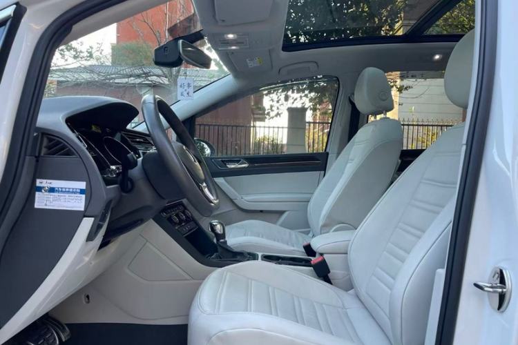 Used Volkswagen Touran 2018 Volkswagen Touran L 280TSI DSG Comfort Edition 7-seater
