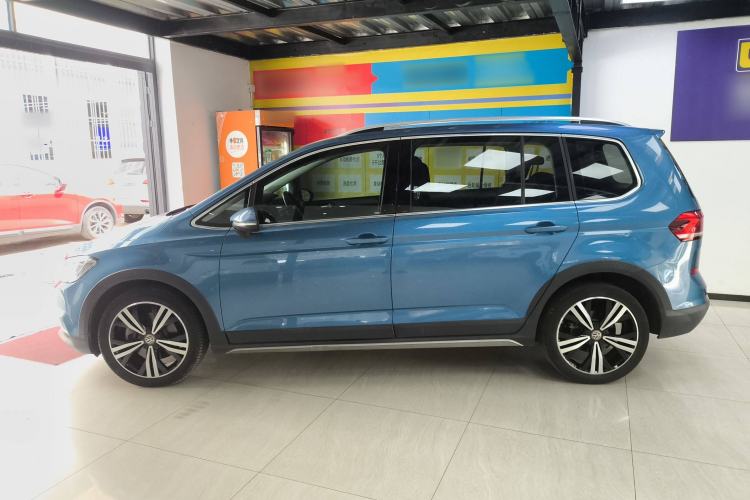 Used Volkswagen Touran 2018 Volkswagen Touran L 280TSI DSG Boundary Edition 7 Seats China VI Standard
