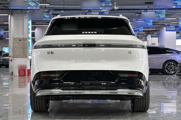 Used Zeekr 7X 2025 100 kWh Long-Range Rear-Wheel Drive with Intelligent Driving Features