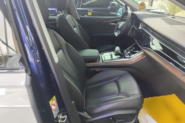 Used Audi Q7 2021 55 TFSI quattro S line Sport model
