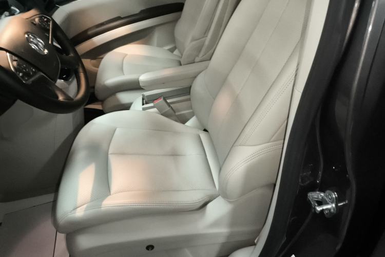 Used Buick GL8 2022 Land Cruiser Executive Class 652T Comfort Model
